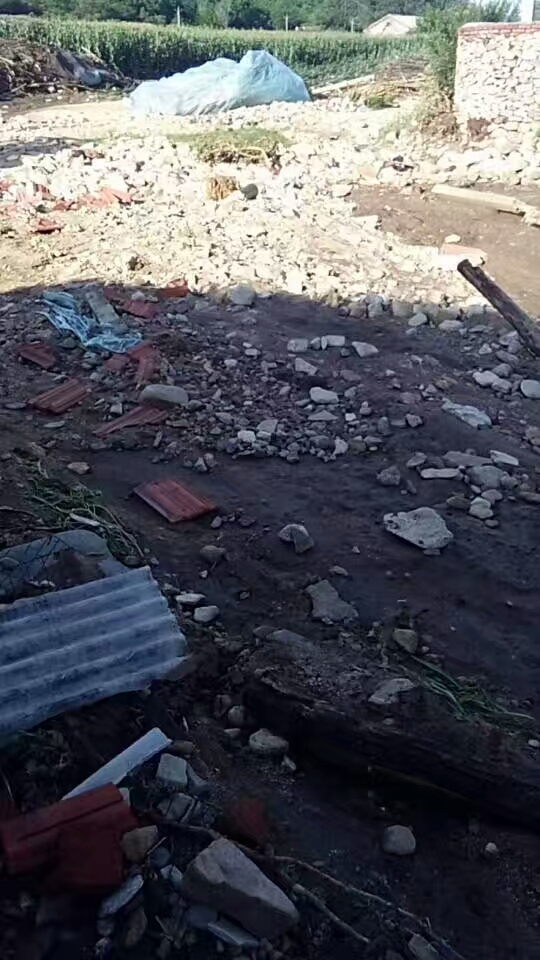 門前的水泥路面，已經(jīng)不復(fù)存在！